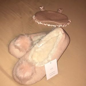 NWT Lauren Conrad Sleep Mask & Slipper Set